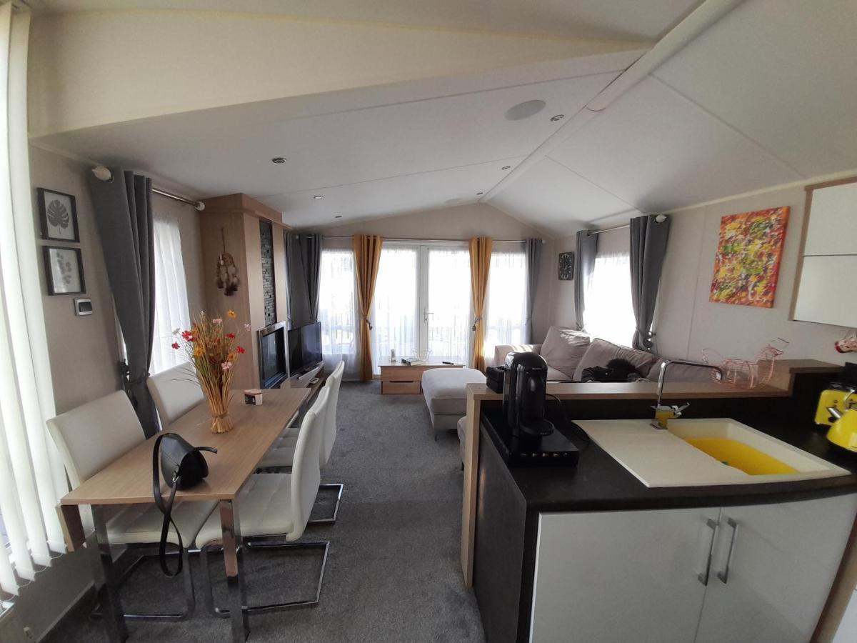 39 The Meadows New * Burmarsh